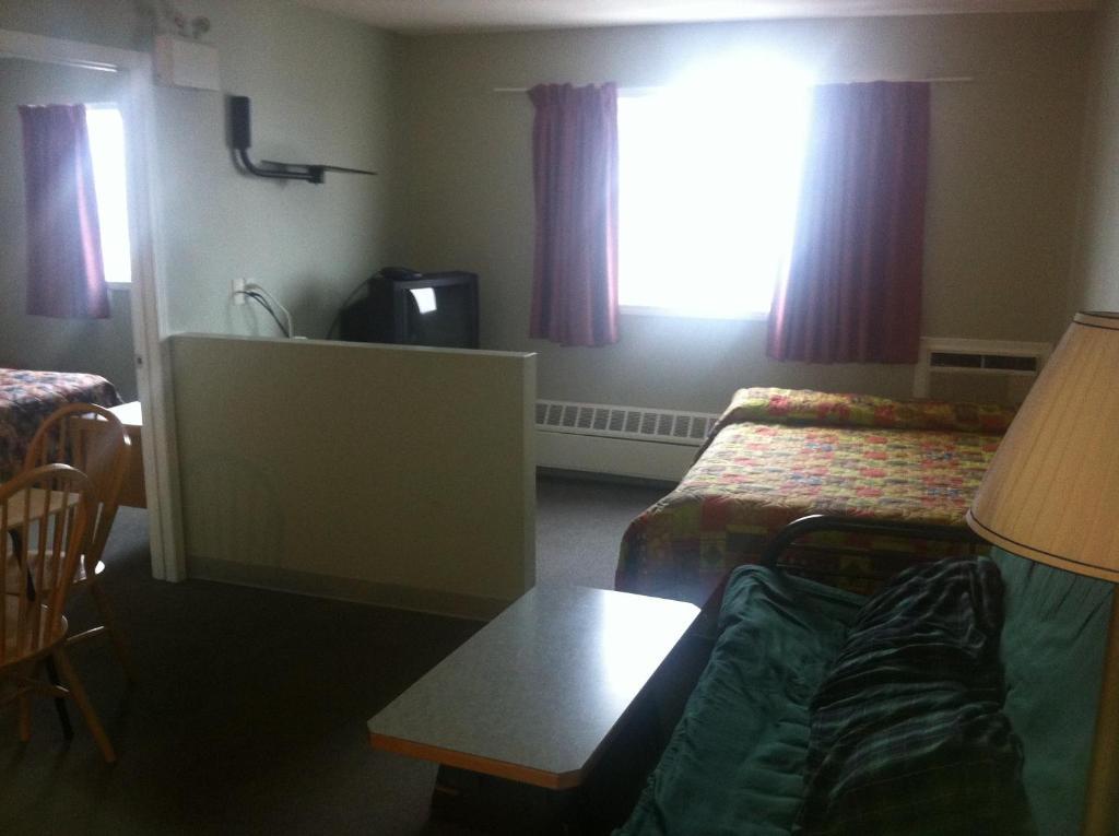 Raccoon Lodge Motel Sylvan Lake Bilik gambar