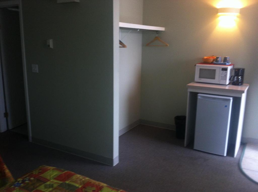 Raccoon Lodge Motel Sylvan Lake Bilik gambar