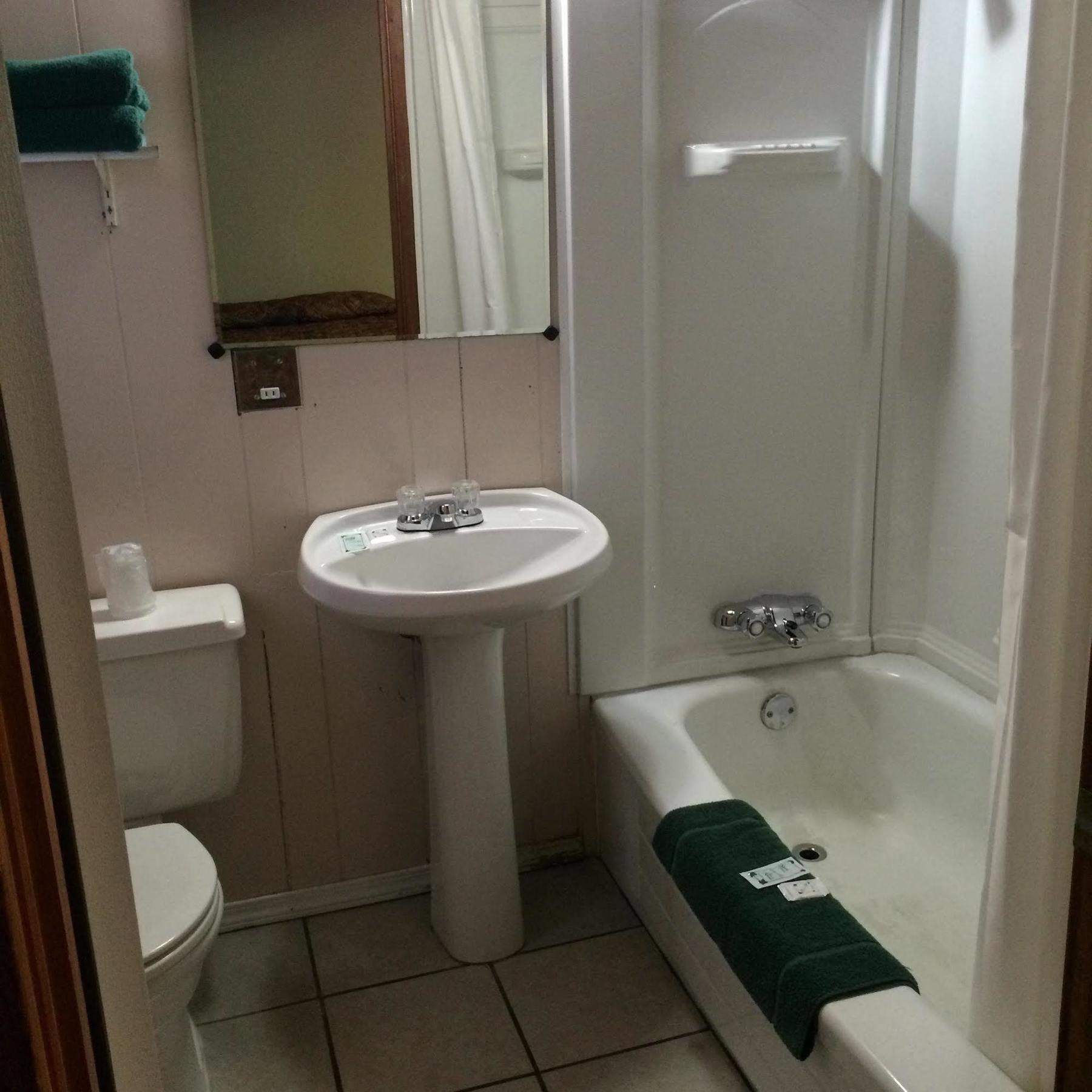Raccoon Lodge Motel Sylvan Lake Luaran gambar